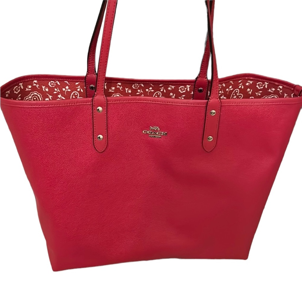 111. Coach large tote RED
